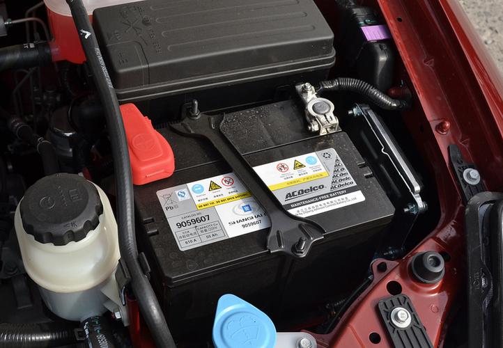 汽车蓄电池什么情况下要更换,影响汽车蓄电池寿命的因素介绍